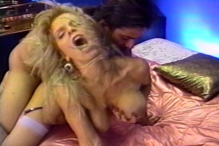 Vintage Life: 经典电影与完美的金发丰满熟女