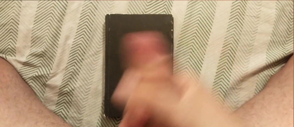 Lo Zborro: Moje děvka sousedka mi hází kalhotky na balkón.