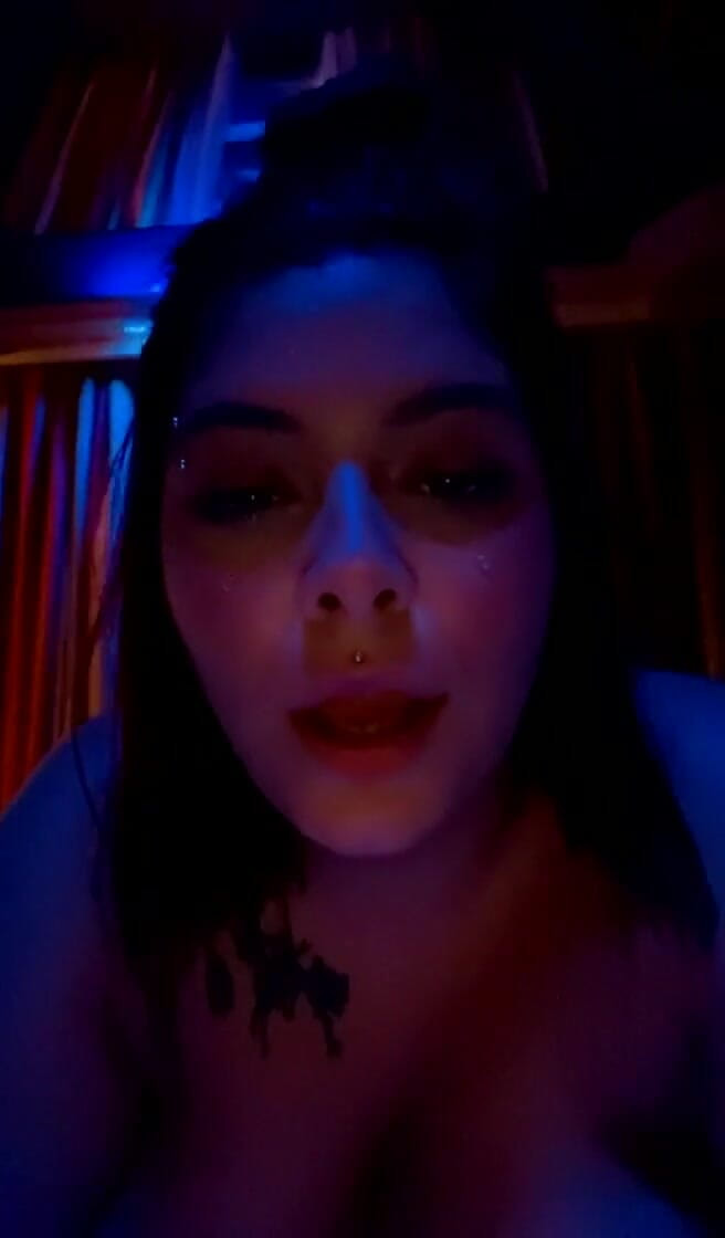 Morghy26mic: Včera v noci jsem zůstal v motelu, abych byl děvkou