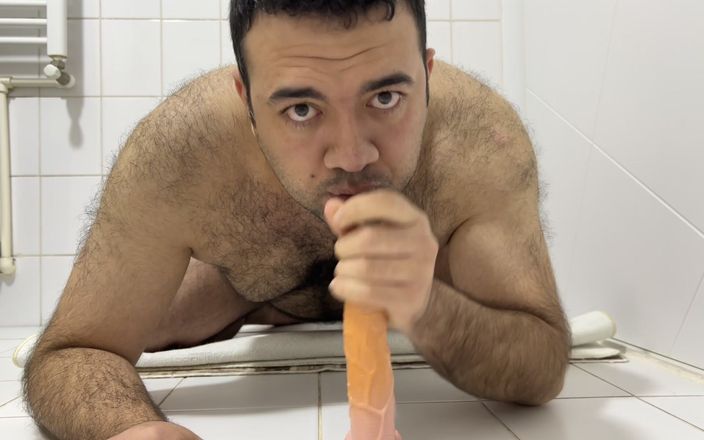 Vovomsu: Turkish Bear Gay Dildo in Own Ass