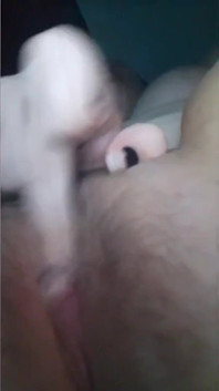 Cewek seksi dengan toket raksasa lagi asik ngusap memeknya di wajahmu sambil masturbasi