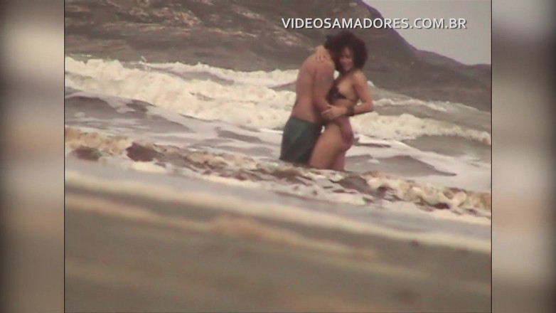 Amateurs videos: Pasangan tak malu berhubungan seks di laut dangkal