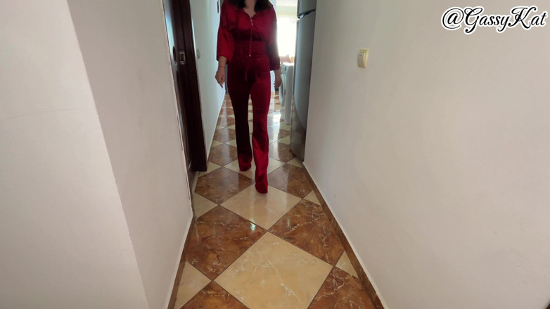 GassyKat: Red Velvet Fart Queen