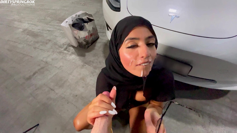 Aaliyah Yasin: Muslim Wife Gets Fucked in the Car Park