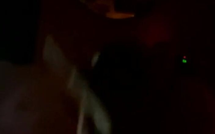 AJ180: Aj180 Prezintă: gemete mami se masturbează