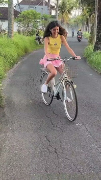 Thanked a Stranger with My Pussy After He Helped Me with My Bike - Creampie