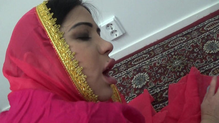 Qombol: Big Ass Arab Stepmom Fuckes Her 18 Years Old Stepson