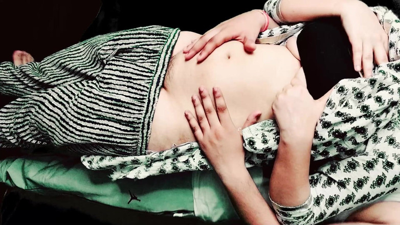 Vicky Thakur: Chị kế nóng bỏng bị quyến rũ và bắt đầu thủ...