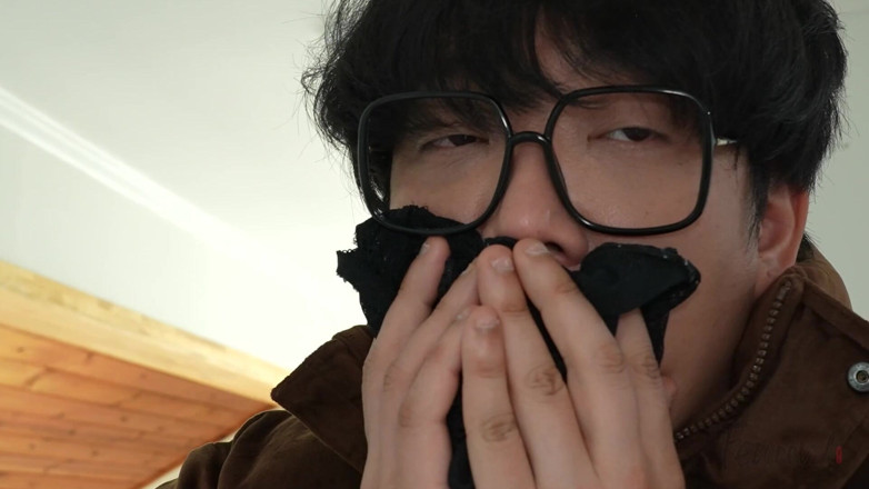 Fewoovcom: Manager Addicted to the Scent of His Idol's Discarded Panties