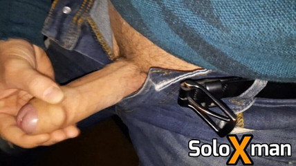 SoloXman: Berhenti di tepi jalan dan menyentak batangnya dengan orgasme yang...