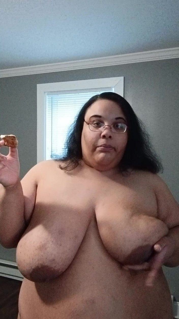 Jessica pigslut: Nacpu mi obličej do koláčků, když je nahá