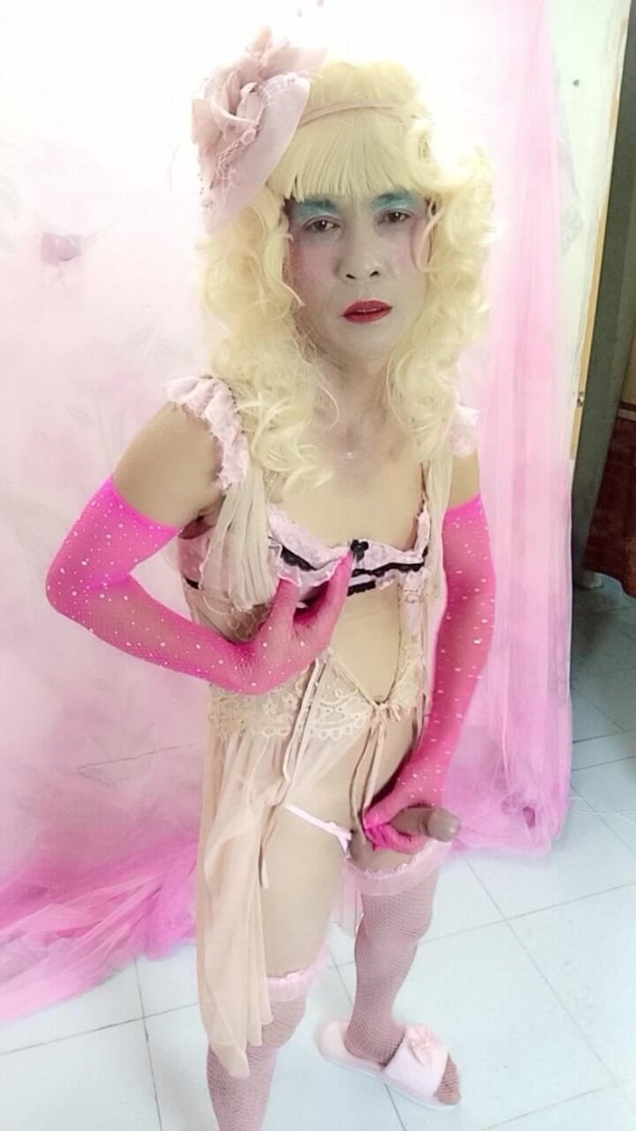 nguyen dang thien tri: Oanh Le vistiendo ropa sexy es una selfie