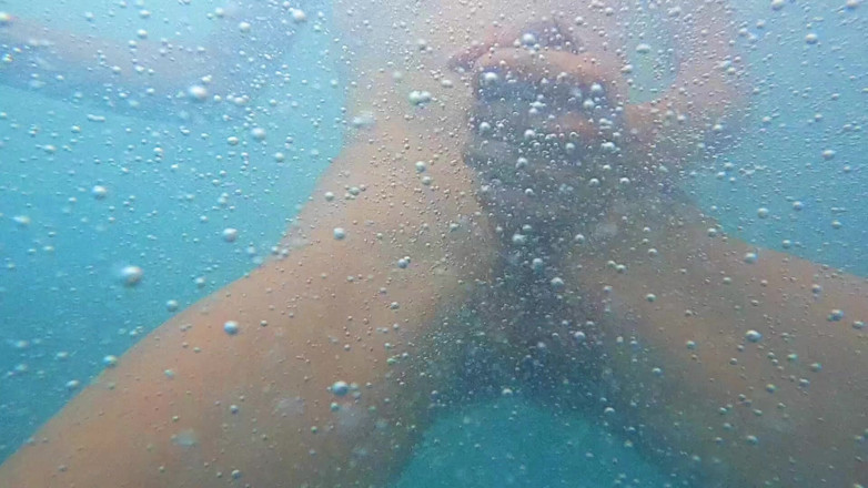 outdoor-fun: スパで勃起を自慰し、スローモーションで泡を立てる