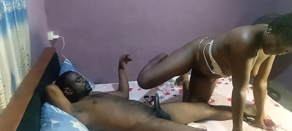 Creamyshuga: Elle adore prendre un gros cocu