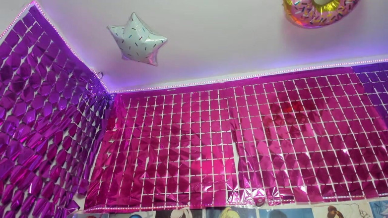 Ariana Unicorn: Užijte si moje tělo masturbací