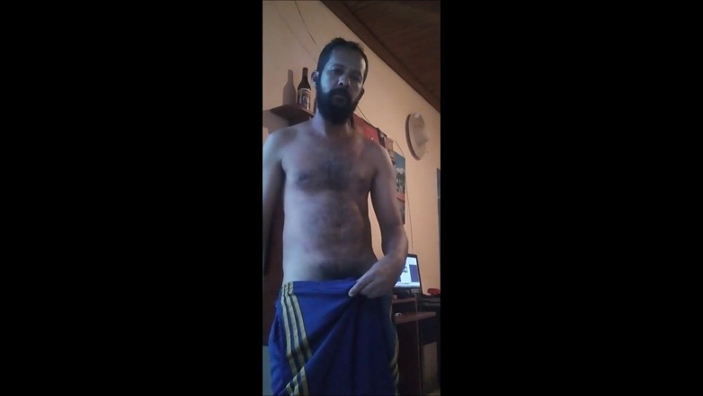 Stink HairyMale: Wanking in the yard
