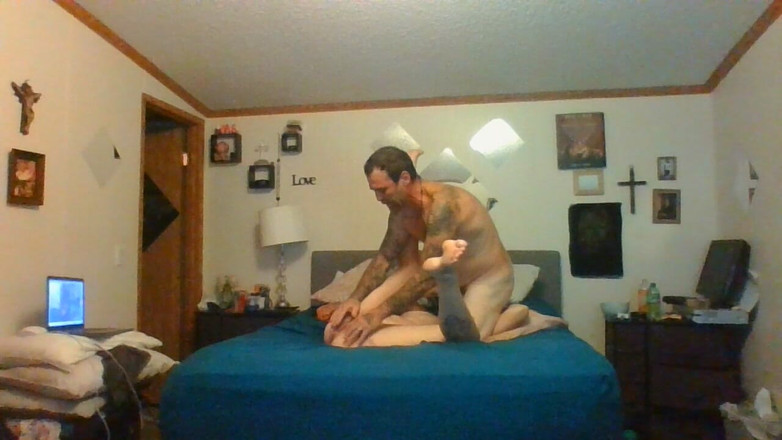 Satin Lady: 새 좋아하는 장난감의 첫 느낌을 받는 Satin Lady