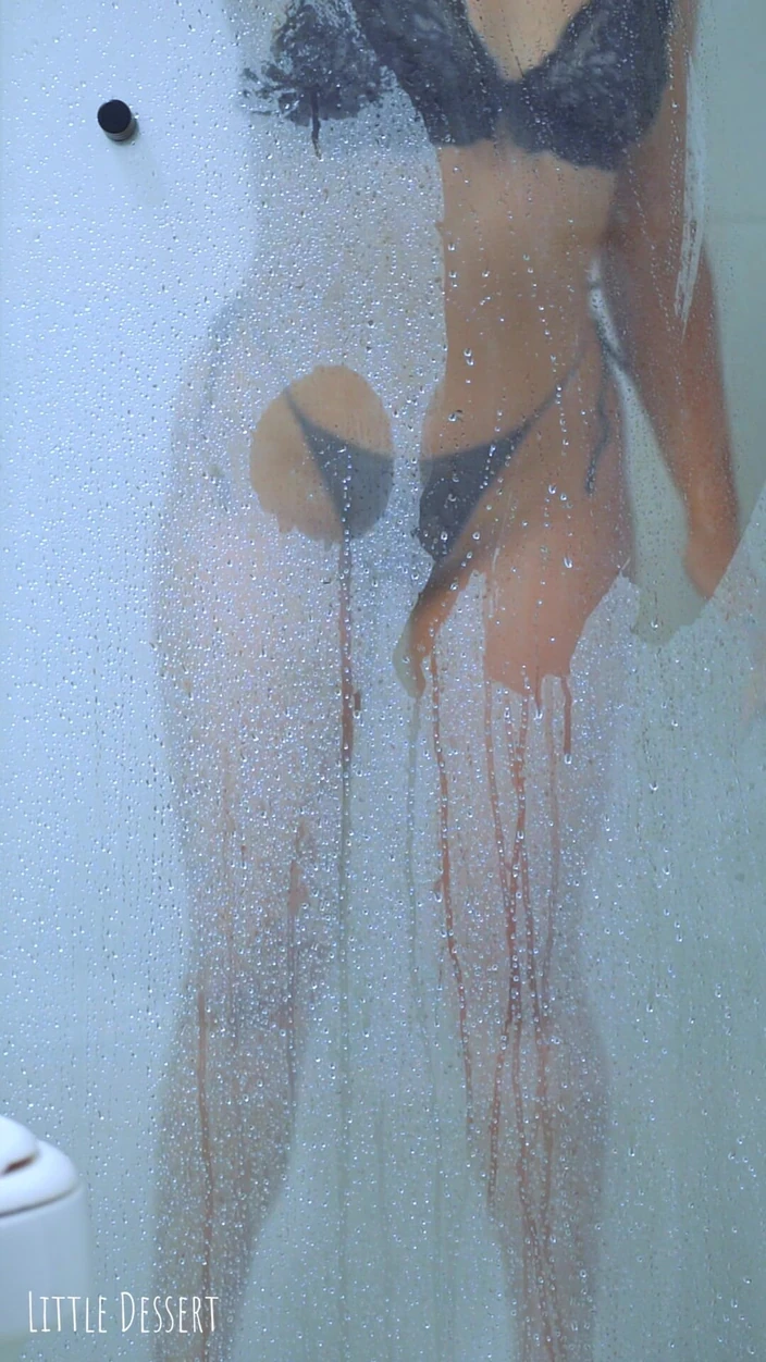 Little Dessert: College Tanned Gorgeous Girl Take a Shower in Bikini