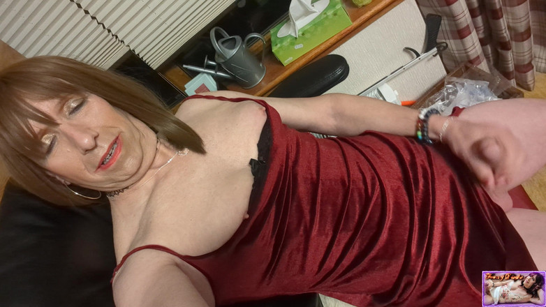 Fiona of Delights: 优雅的女士为你手淫她的鸡巴