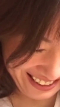 Tante seksi asia rambut cokelat lagi asik muasin memeknya dengan penuh gairah