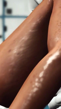 Una giovane sexy ebano tettona fa sesso anale duro con un robot del sesso nel medbay