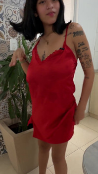 Fallo dentro senza preservativo! La mia sorellastra arrapata vuole sentire il mio cazzo enorme