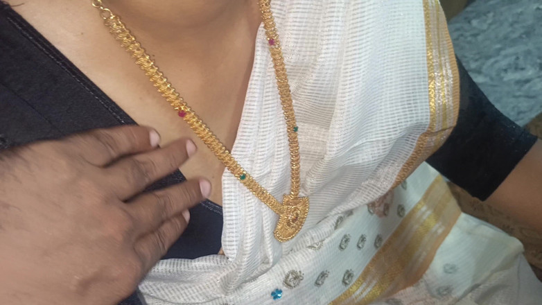 Inba: Femmes mariées, romance au bureau avec malayala sari