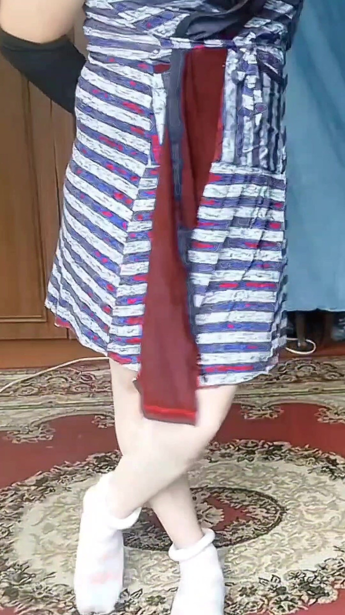 Kitty_Cross: Express yourself: los hipnotizantes movimientos de baile de Crossdresser Kitty