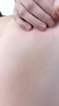 Orgie cu două cupluri pe canapea cu sex anal