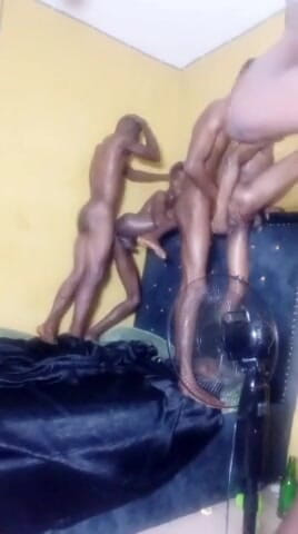 Fuckers Empire: A 5 Gangbang Dengan Homies Saya Bahagian 2