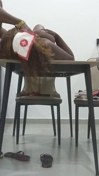 Il mio paziente mi ha scopato al lavoro fino a quando non ho raggiunto l'orgasmo punto g