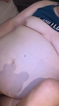 Eu deixei meu namorado foder a mulher mais velha ao lado!