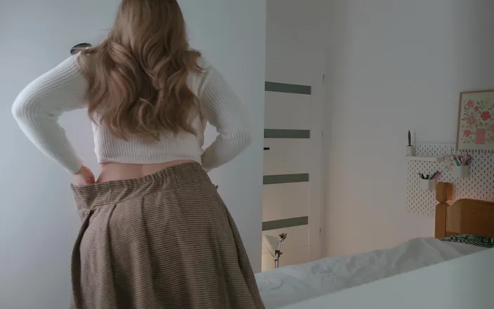 Mrs Wetslavs: An Elegant Wife Entertains Without Her Husband. Fingering Orgasm.