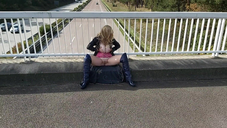 Mandy-Scholz: Flitsend op straat! Dekhengst Mandy!