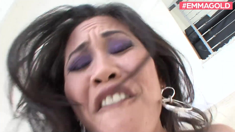 Emma Gold: Thai Slut get it so hard that she is screaming...