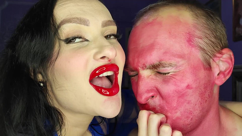 Princess18_: 粘稠多汁的红色口红亲吻他的脸上