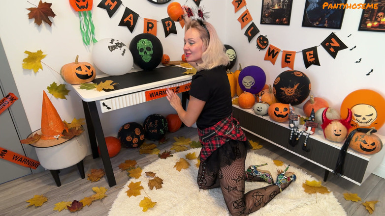 Pantyhose me porn videos: Horny Blonde Devil Foxy Love Rips Down Her Black Fishnet...