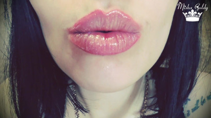 Goddess Misha Goldy: Labios brillantes y hinchados perfectos