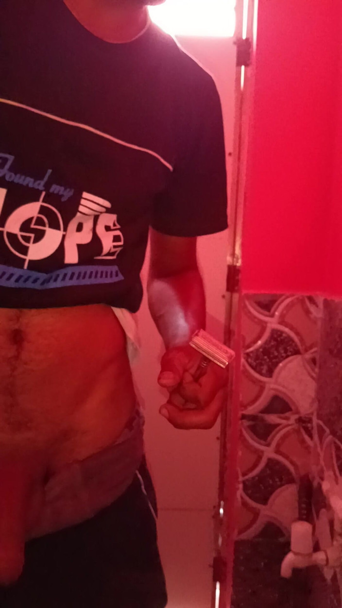 Darling_Shivani: Il giovane ragazzo ha rasato un cazzo