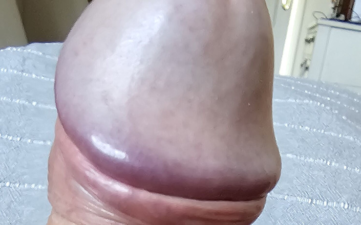 Pellefnatt: ソファに寝転がり、濡れた穴の夢を見ます