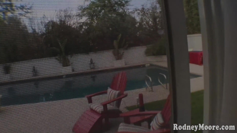 Rodney Moore: Gorgoues cổ điển ho được bôi dầu lên và nuốt