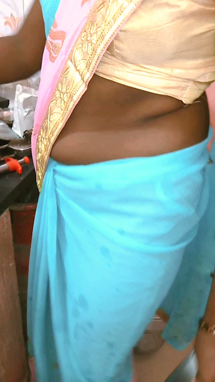 RenuRaj: Desi tamilská služka v spodničkové podprsence čištění škádlení a divoká reverzní cowgirl...