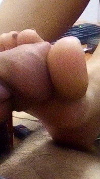 Stepsister Allowed Me to Please Myself with Her Feet