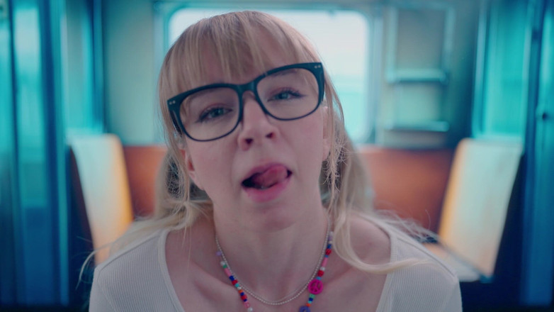 Jolie Lyon: Con đĩ trên tàu