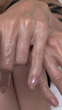 Oleosas Mãos e Pernas, JOI, Parte 1, Lady Victoria Valente