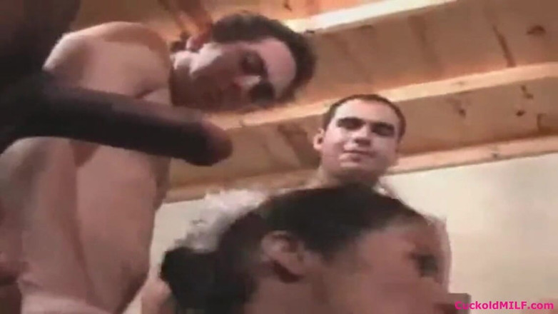 Cuckold MILF: Milf-ehefrau von cuckolds fickt großen weißen stieren