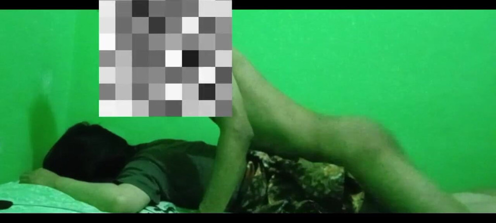 Famly sex: Vertel mijn stiefzus om voor haar te zorgen terwijl ze...