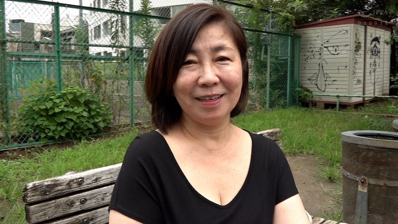 MBM3988: H077g01 the First Av of a Mature Woman with a...