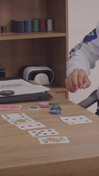 상사 필립과 다니 클라크에게 따먹히는 라틴계 비서 애비 모타노