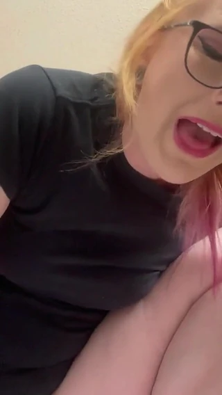 Miss Ellie Roleplay: Roommate Pee and Spit Fun